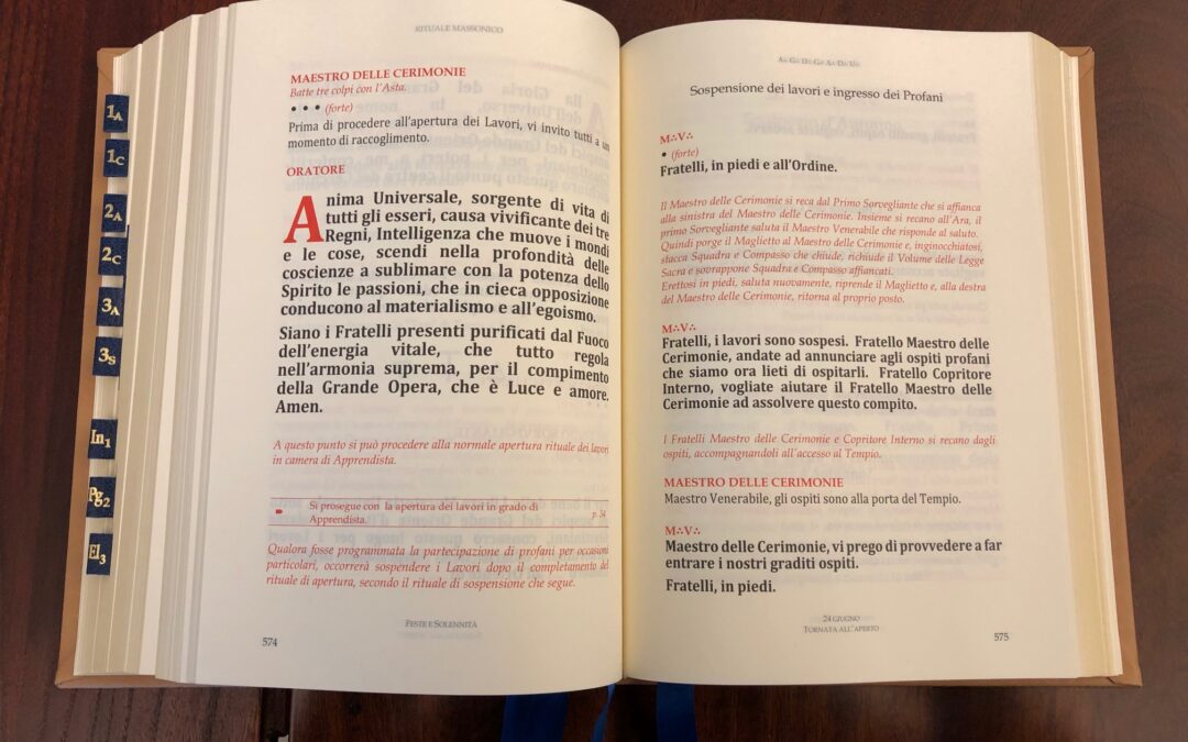 UN PREZIOSO VOLUME CON I RITUALI MASSONICI