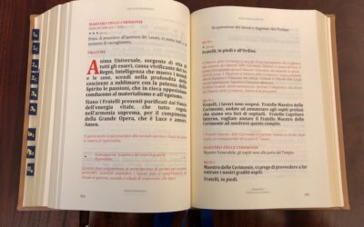 UN PREZIOSO VOLUME CON I RITUALI MASSONICI